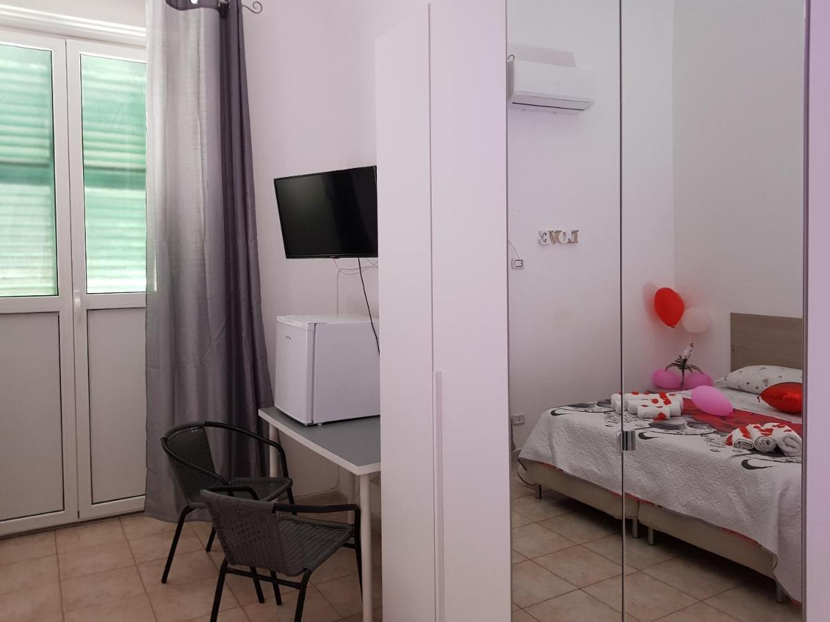 Leo&Italy'S House Bed & Breakfast Taranto Bagian luar foto